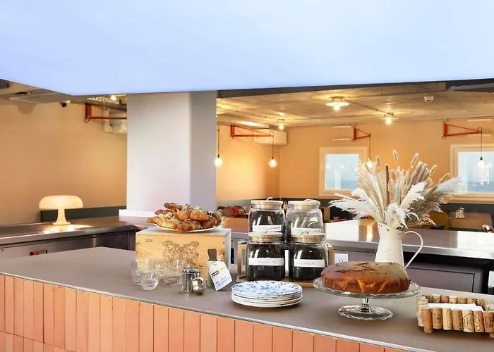 Greet Aeroport Promenade Des Hotell